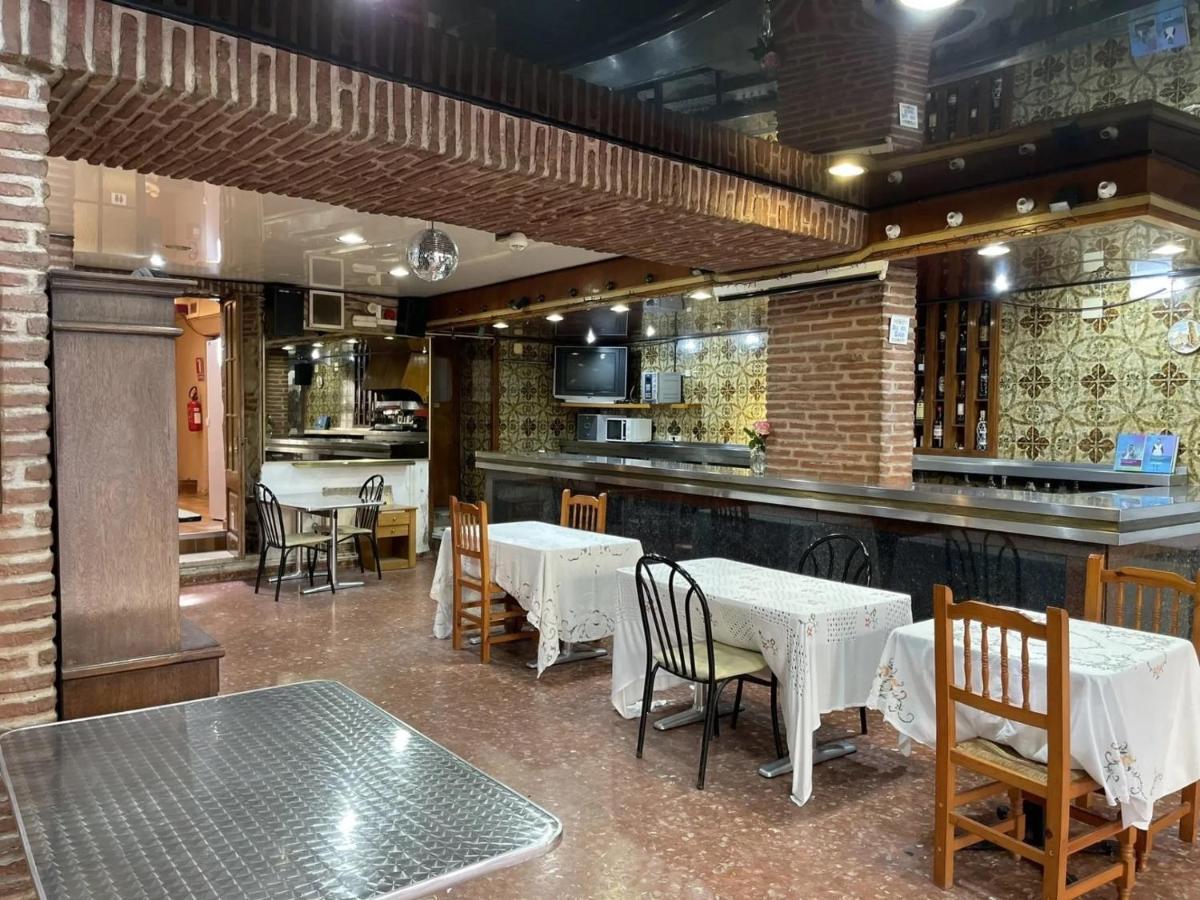 Fonda Joan Otel Santa Coloma De Farners Dış mekan fotoğraf